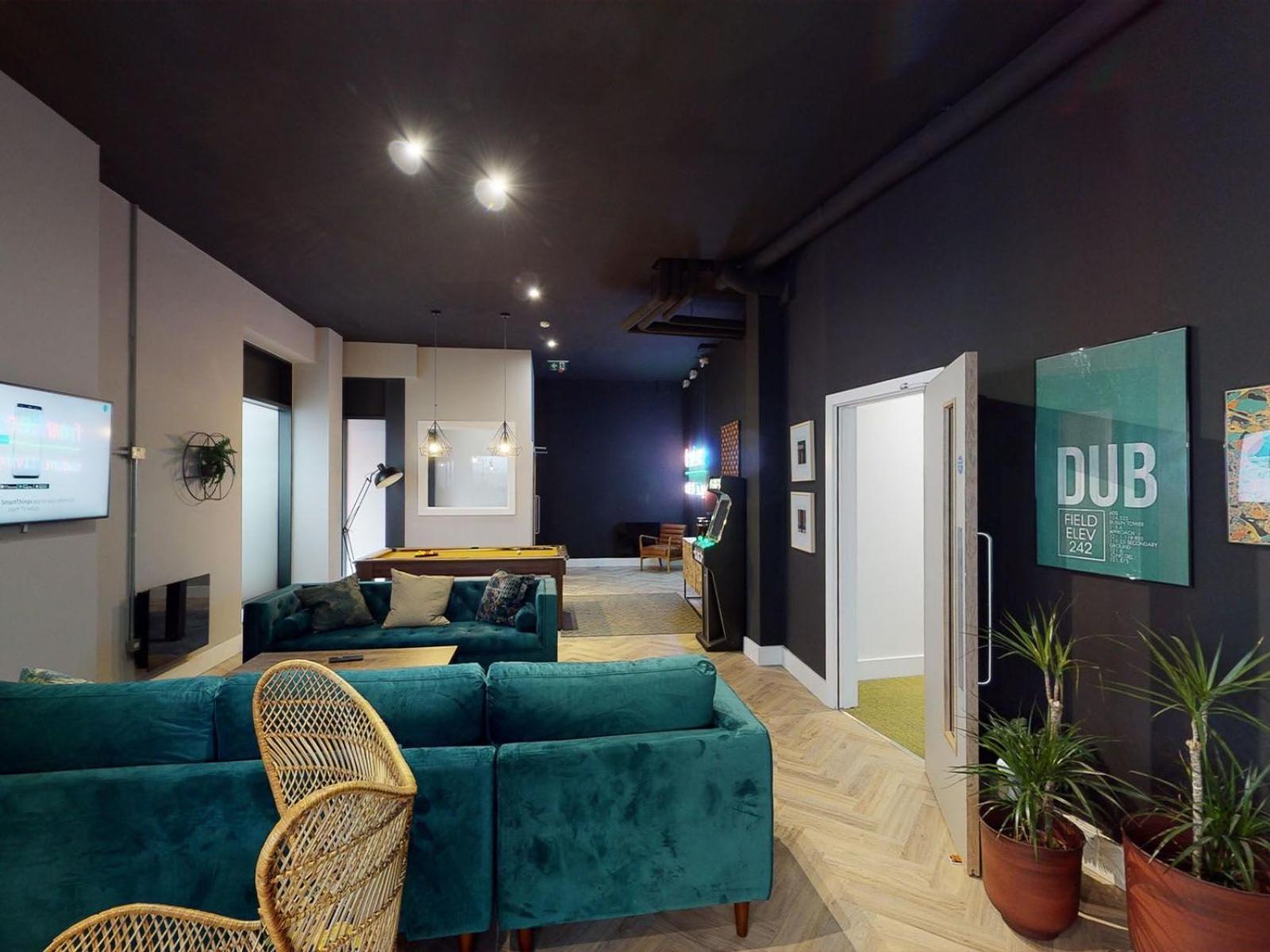 Cork Street In Apartment *